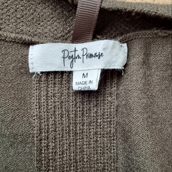 Peyton Primrose Long Open Front Hunter Green Cardigan With Button Embellishments - Picture 4 of 9